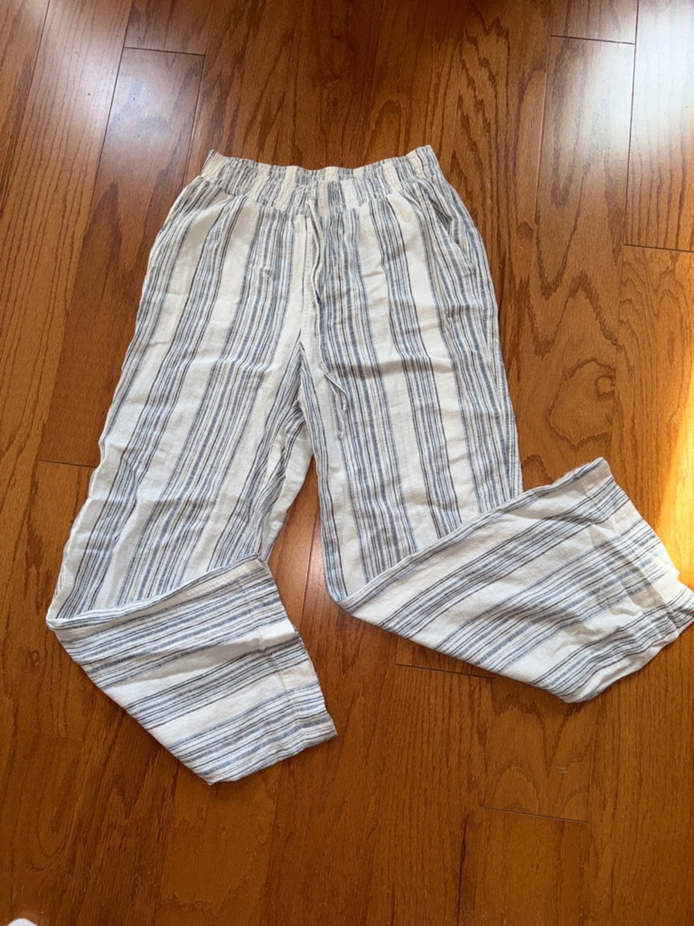 Briggs White and Blue Striped Women's Casual Beachy Pants
